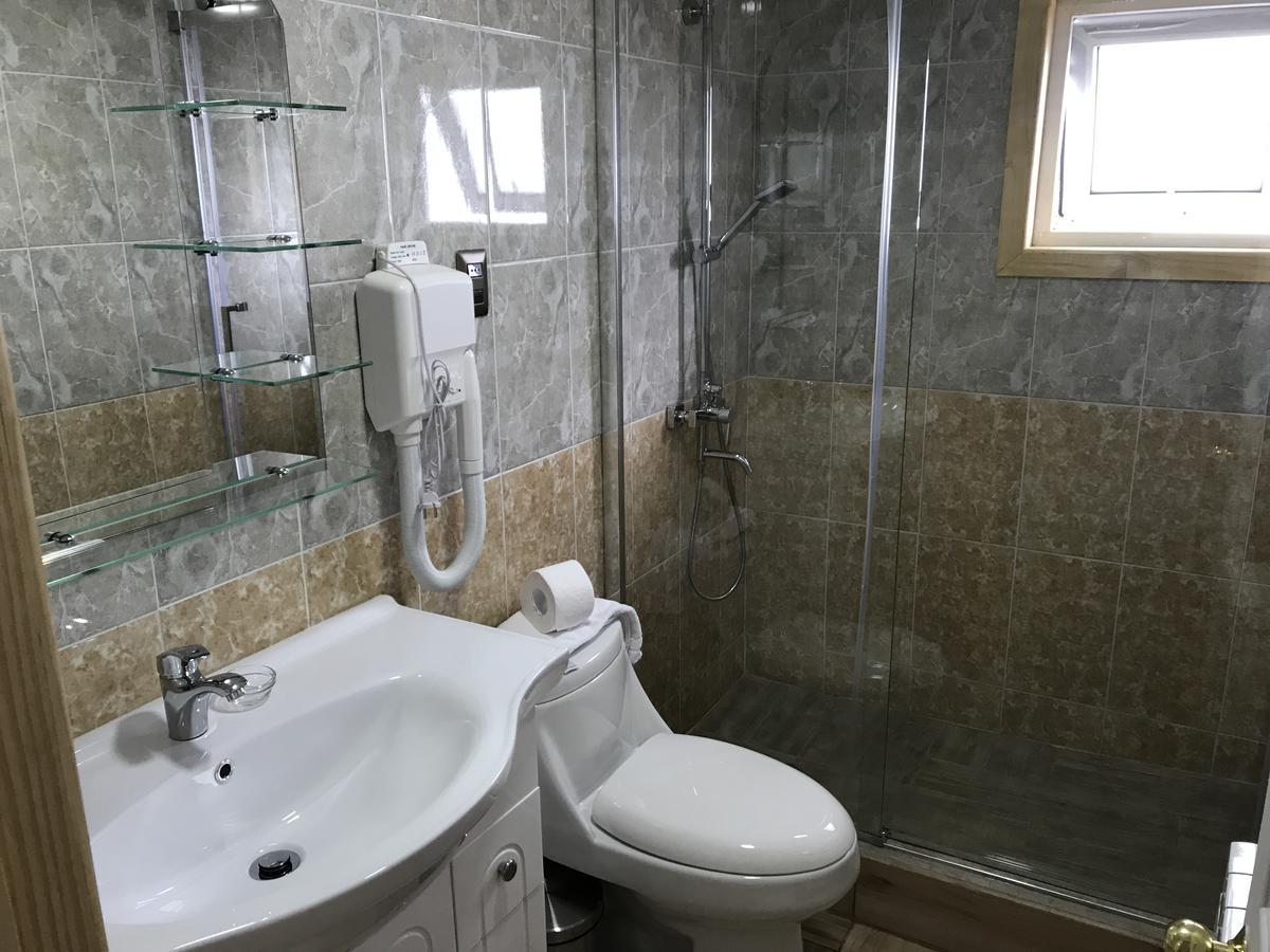 Hostal Andes Patagonicos Пуерто Наталес Екстериор снимка