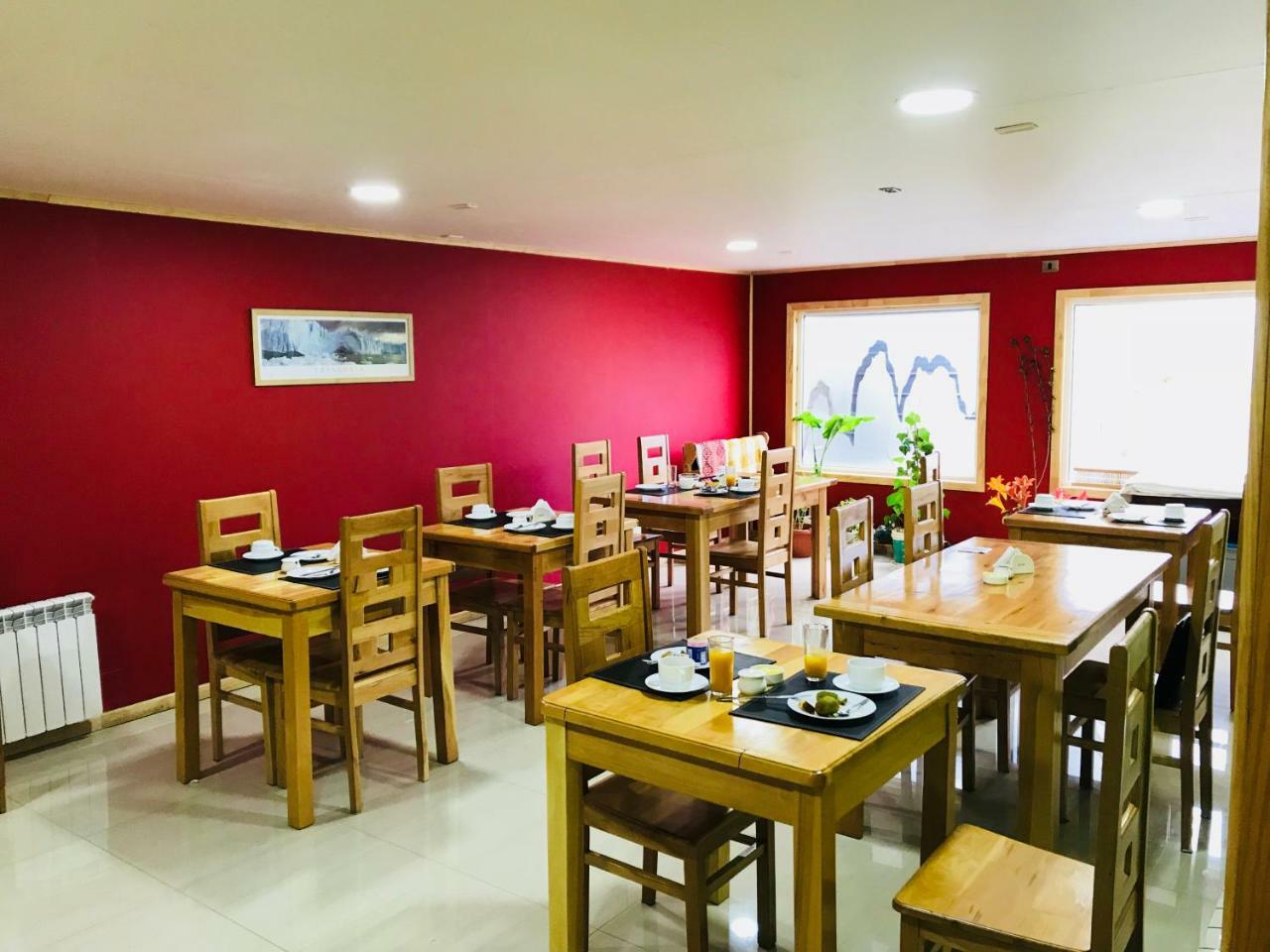 Hostal Andes Patagonicos Пуерто Наталес Екстериор снимка